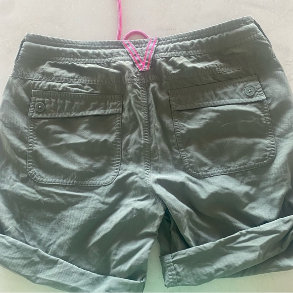 The North Face Women's Roll-up Nylon Shorts Size 2 Army Green - Picture 5 of 16